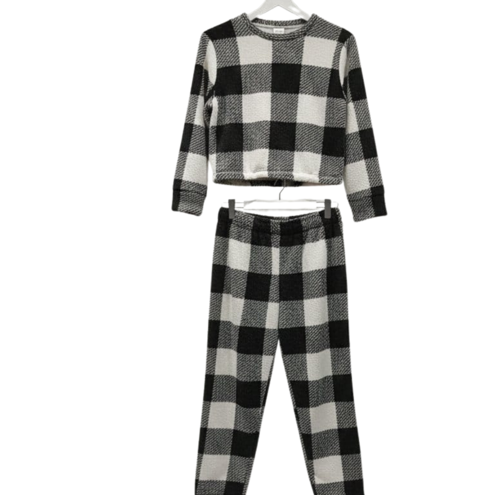 بجامة شتويه كاروهات مخمل