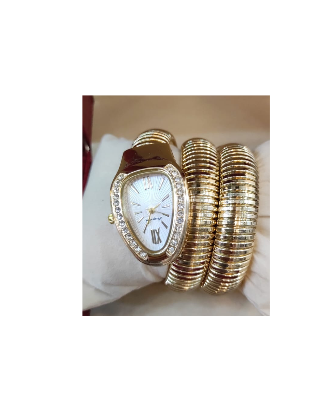 ساعة افعى انيقة